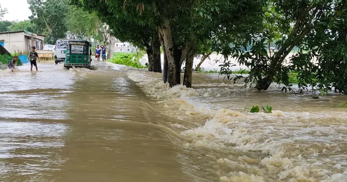 মনু নদীর ভয়াল রূপ, বাঁধ ভেঙে প্লাবিত ১৫ গ্রাম