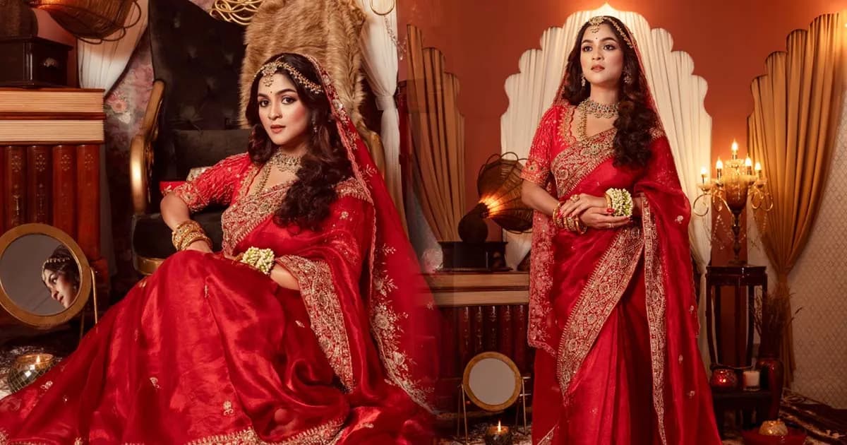 লাল বেনারসিতে দ্যুতি ছড়ালেন সাদিয়া আয়মান