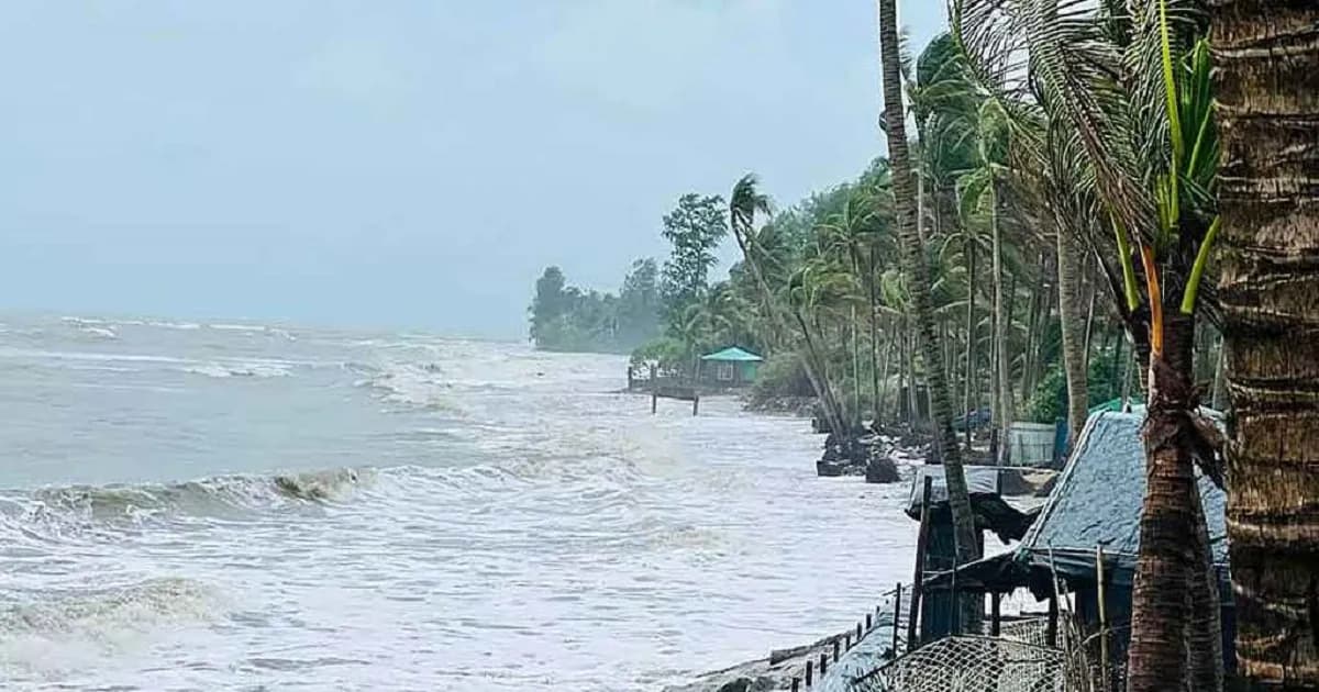 জোয়ারের পানিতে প্লাবিত সেন্টমার্টিন, বাড়ছে দ্বীপবাসীর আতঙ্ক