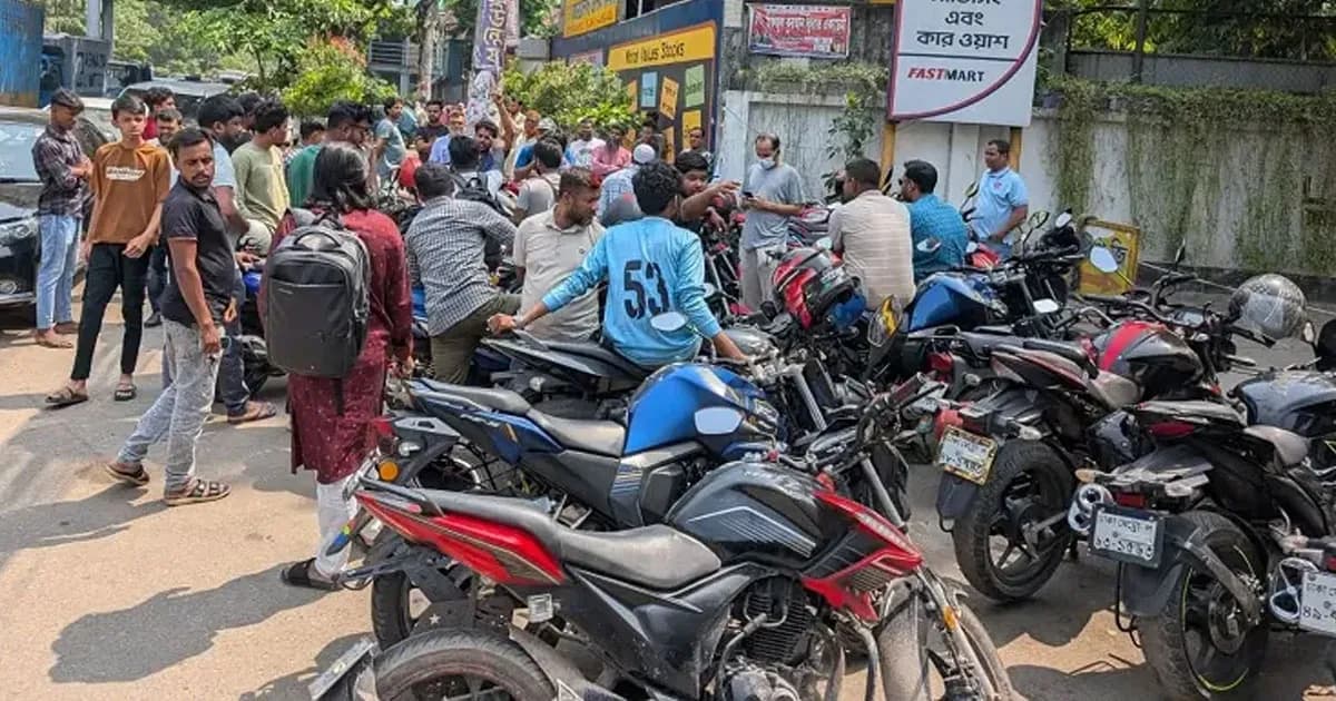 জ্বালানি সংকটে আয় কমে বিপাকে রাইড শেয়ারিং চালকরা