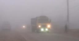 হিম বাতাসে কাঁপছে কুড়িগ্রাম, ঘন কুয়াশায় স্থবির জনজীবন