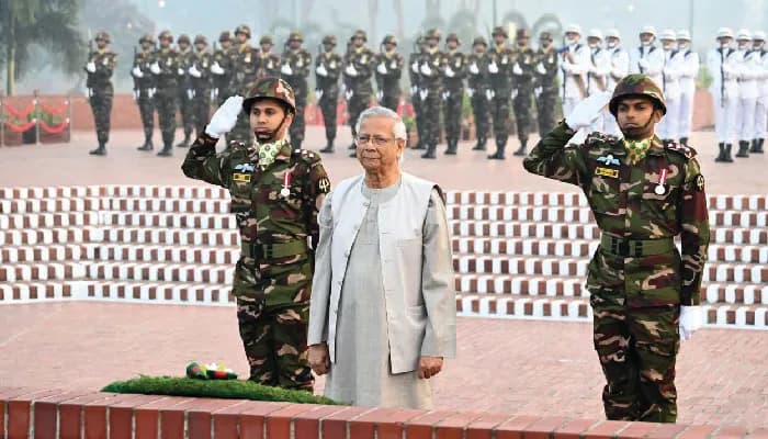 বিজয় দিবসে বীর শহীদদের প্রতি শ্রদ্ধা জানালেন প্রধান উপদেষ্টা