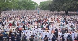 দেশের বৃহত্তম ঈদের জামাত : শোলাকিয়ায় ৬ লাখ মুসল্লির মিলনমেলা