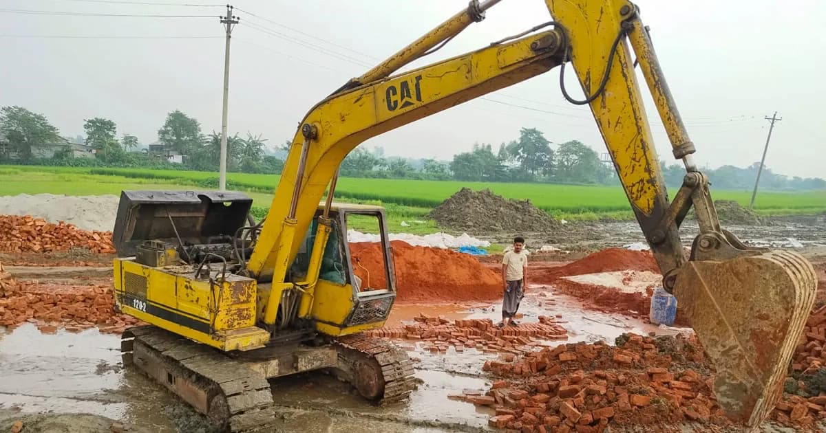 ধামরাইয়ে অবৈধ ইটভাটা গুঁড়িয়ে দিল উপজেলা প্রশাসন