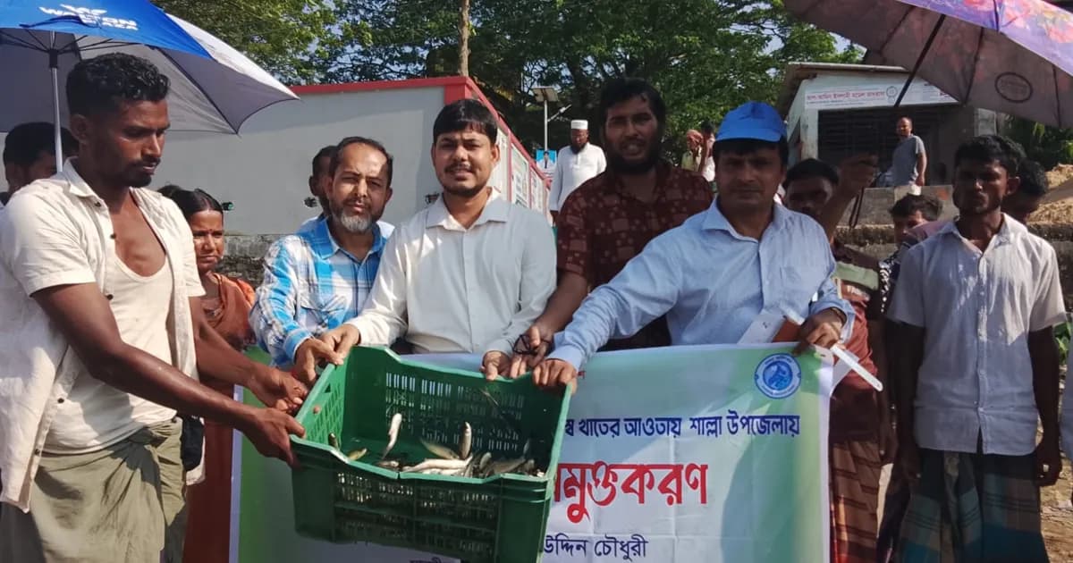প্রধান অতিথি অনুপস্থিত, বিতরণে স্বচ্ছতা নিয়ে প্রশ্ন
