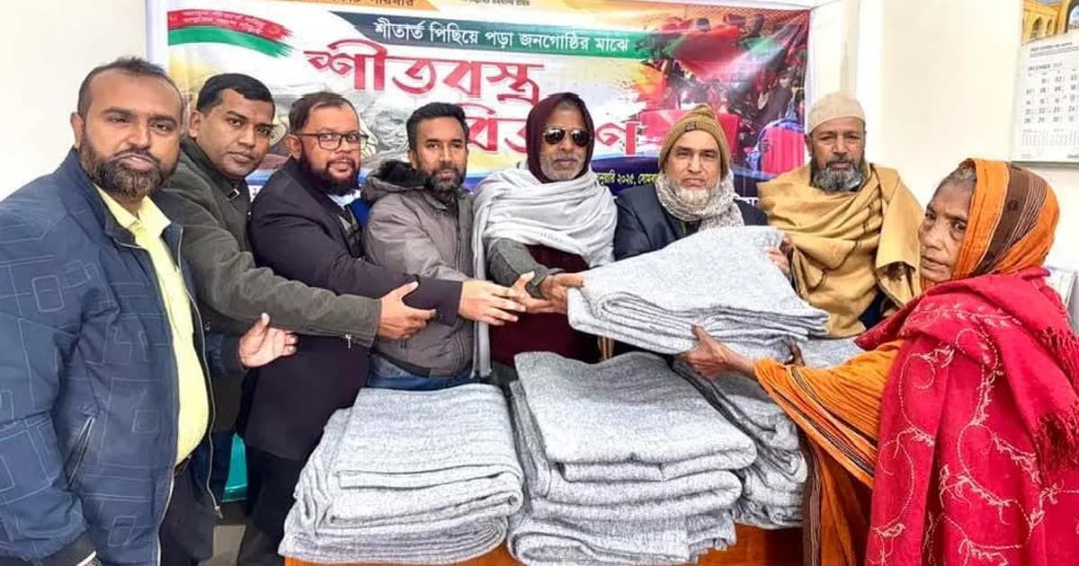 ভেড়ামারায় শীতার্ত ৫০ পরিবারের পাশে দাঁড়াল সমাজসেবীরা