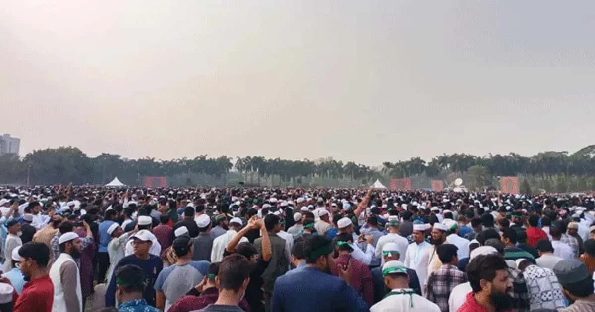 হাদির জানাজায় অংশগ্রহণ করছেন নারীরাও, স্থান জানালেন ডাকসু নেত্রী