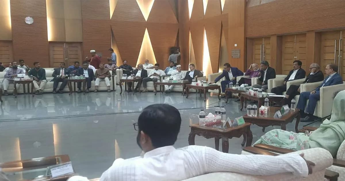 রাজনৈতিক দলগুলোর সঙ্গে আলোচনায় বসেছে জাতীয় ঐকমত্য কমিশন