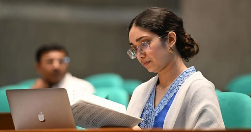 ভিভিআইপি লাউঞ্জে বসে সংসদ অধিবেশন পর্যবেক্ষণ করলেন জাইমা রহমান