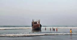 টেকনাফে রোহিঙ্গাবাহী নৌকাডুবি, উদ্ধার ১৮, নিখোঁজ অন্তত ১৩