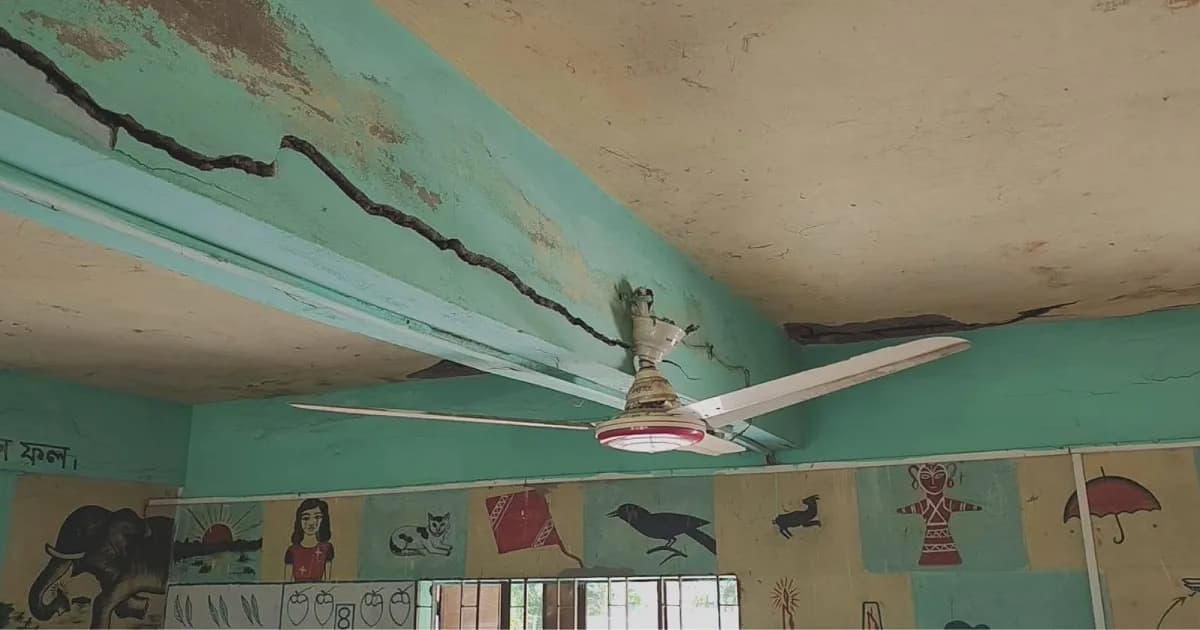 টানা বৃষ্টি: জরাজীর্ণ স্কুল ভবনে ঝুঁকিতে ৩৫ হাজার শিক্ষার্থী