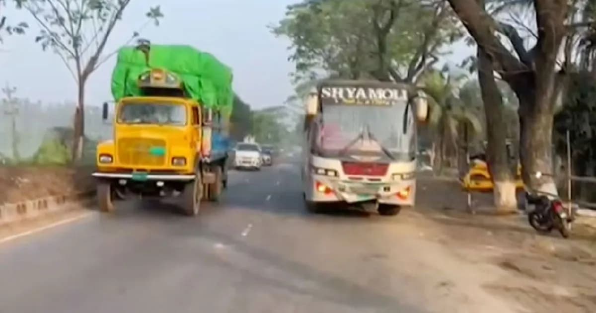 ফেনীতে ত্রিমুখী সংঘর্ষে নিহত ৩, আহত ৫