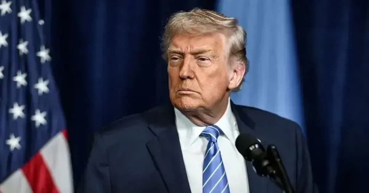 হরমুজ প্রণালিতে জাহাজ আটকের হুঁশিয়ারি ডোনাল্ড ট্রাম্পের