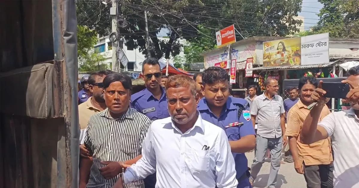 সাংবাদিকদের ওপর হামলা, দুই শিক্ষক আটক