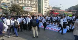 ৫ সরকারি কলেজের উচ্চমাধ্যমিক শিক্ষার্থীদের শাহবাগ অবরোধ