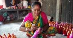 শ্রীনগরে বৈশাখী মেলা-উৎসবকে ঘিরে মৃৎশিল্পীদের ব্যস্ততা