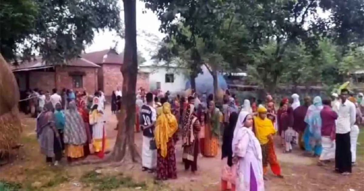 উঠানের ঘাস খাওয়ায় ছাগল হত্যা, জানতে চাওয়ায় নারীকেও হত্যা!