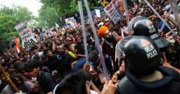 উত্তাল দিল্লি : সংঘর্ষে আহত ১১৮ পুলিশ, গ্রেফতার ৭০