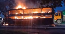 সামনের গাড়িতে ধাক্কা দিয়ে পুড়ে ছাই স্লিপার কোচ