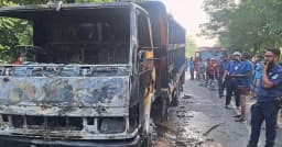 পদ্মা সেতুর সামনে আওয়ামী লীগের অবরোধে, ট্রাকে আগুন