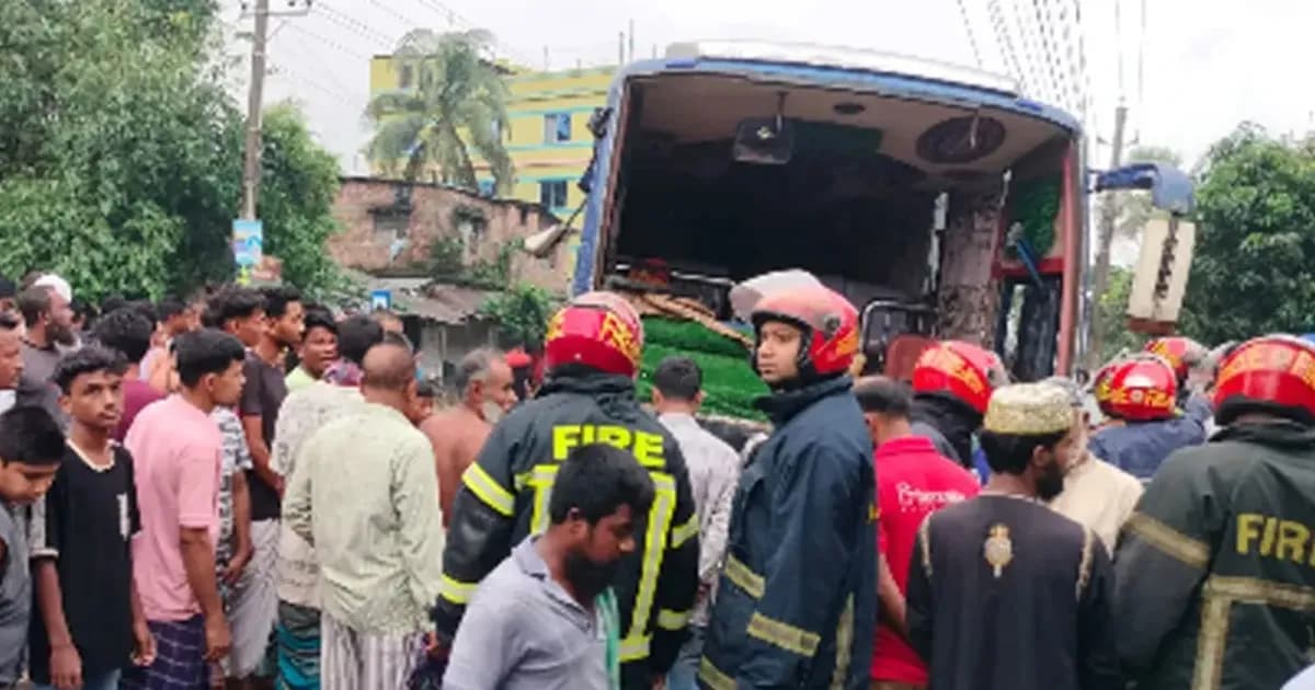 বগুড়ায় বাসচাপায় নিহত ৬, আহত অনেকে