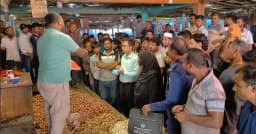 হিলিতে পেঁয়াজে মূল্য কারসাজি, ৫ দোকানে জরিমানা