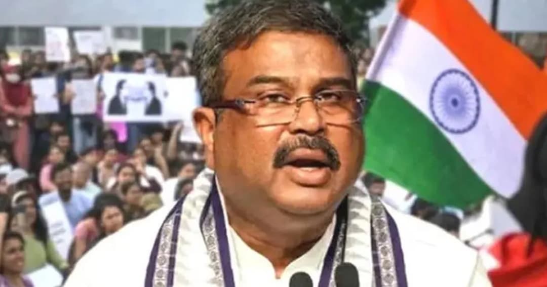পদত্যাগ করছেন ভারতের শিক্ষামন্ত্রী