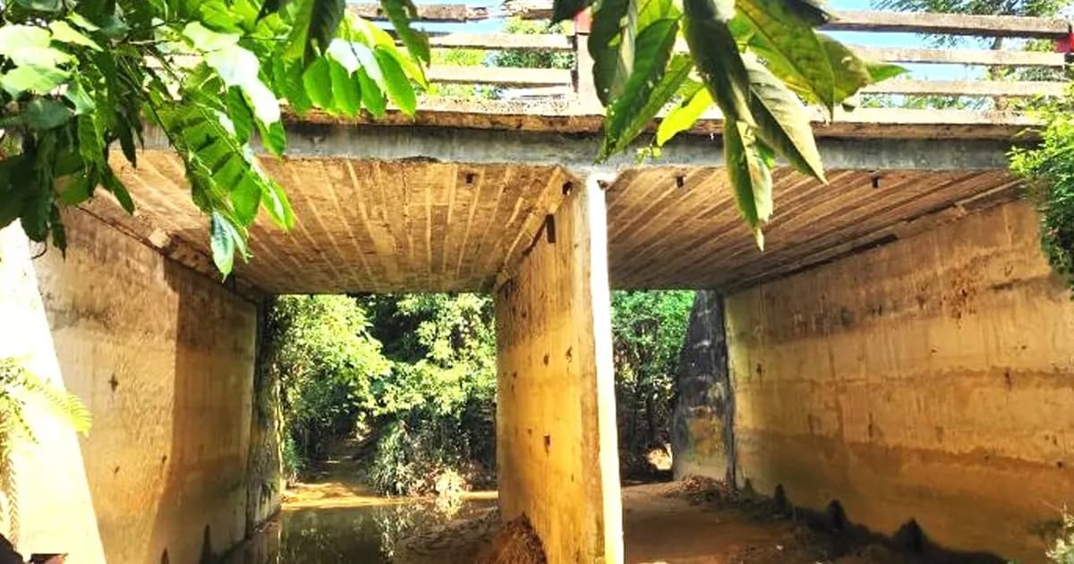 মৌলভীবাজারে বালু উত্তোলনের কারণে ঝুঁকিপূর্ণ হয়ে উঠছে শাহপুর ব্রিজ