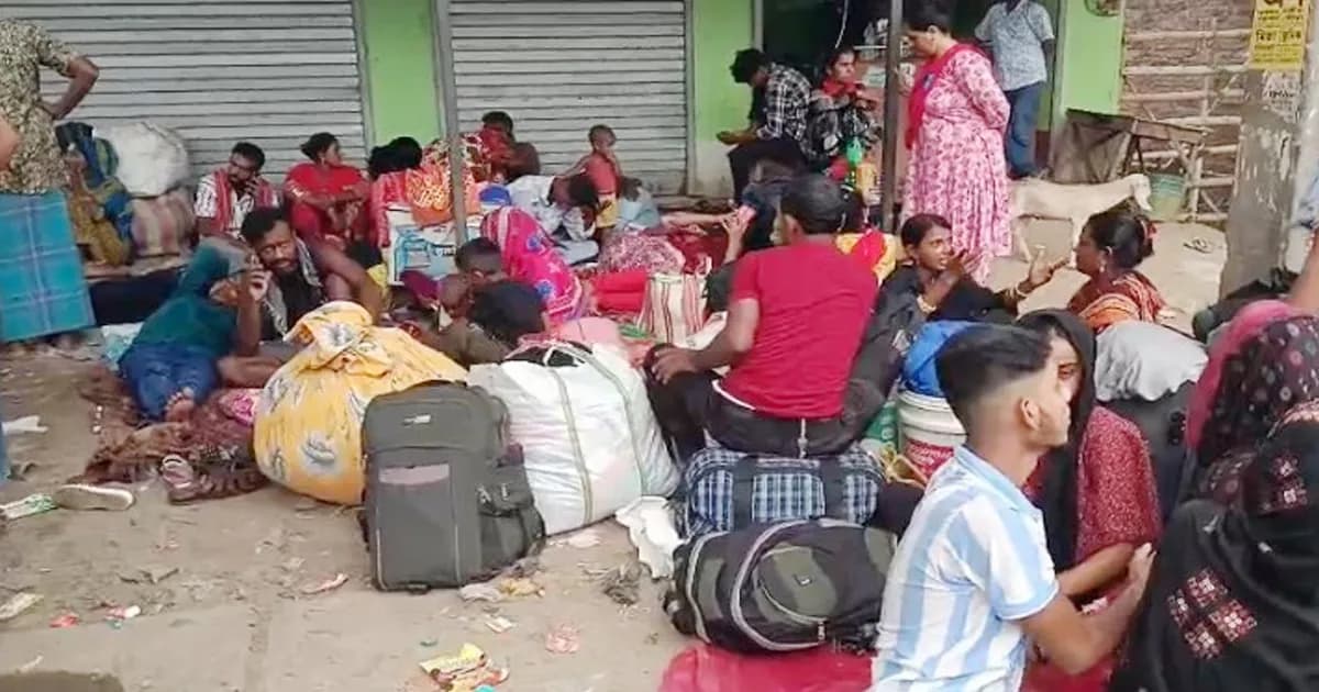 বাংলাদেশে ফেরার চাপে ভারত-বাংলাদেশ সীমান্তে মানুষের ভিড়