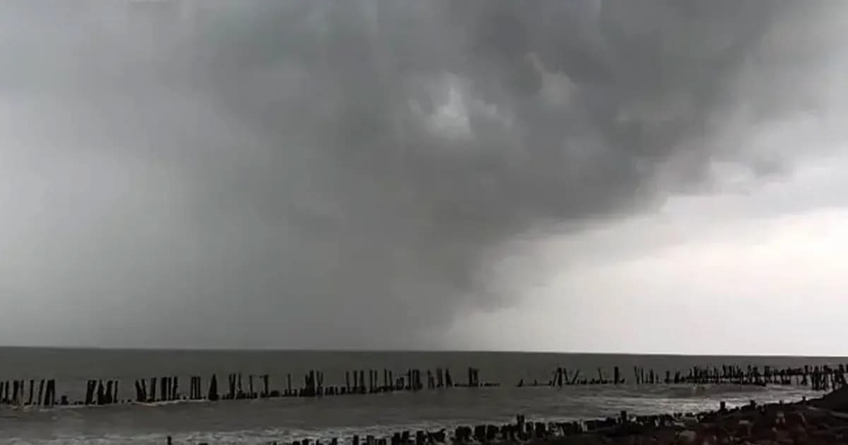 ঘূর্ণিঝড় অর্ণবের প্রভাবে উত্তাল সাগর, জলোচ্ছ্বাসের আশঙ্কা