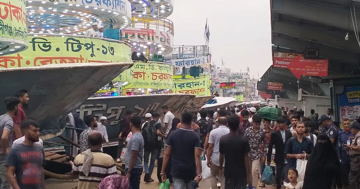 ঈদের দ্বিতীয় দিনেও ঘরমুখো মানুষের ভিড়