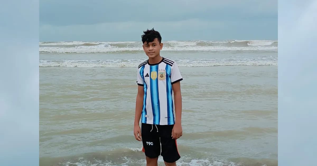 কক্সবাজারে সমুদ্রে গোসলে নেমে রেস্টুরেন্টের কর্মচারী নিখোঁজ
