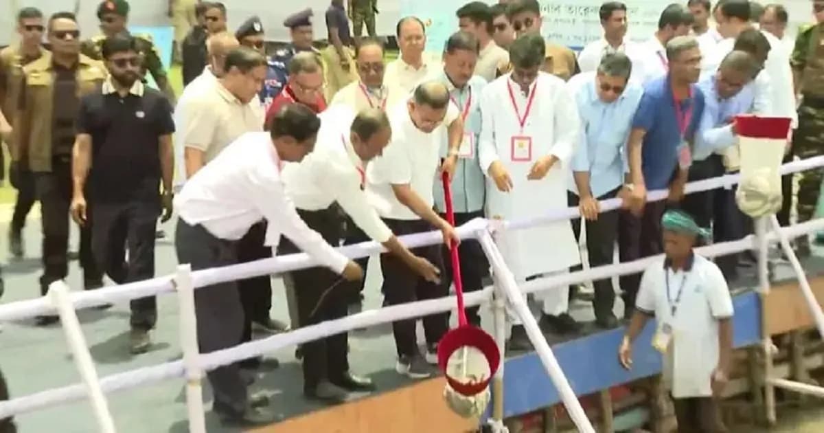 কিশোরগঞ্জে মাছের পোনা অবমুক্ত করলেন প্রধানমন্ত্রী