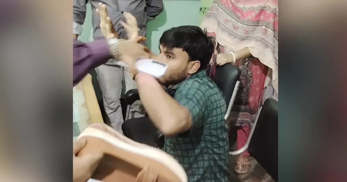 এনসিপি নেতাকে জুতাপেটা, ভিডিও ভাইরাল