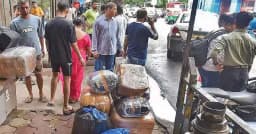 আতঙ্কে কলকাতা ছেড়ে দেশে ফিরছেন বাংলাদেশিরা