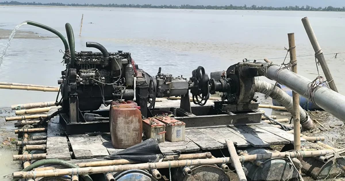 তিস্তায় বালু লুট, ভাঙন ঠেকানোর বাঁধই এখন ঝুঁকিতে
