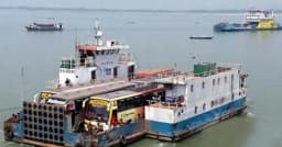 যাত্রী নামিয়ে বাস ফেরিতে উঠাতে হবে: নৌমন্ত্রী