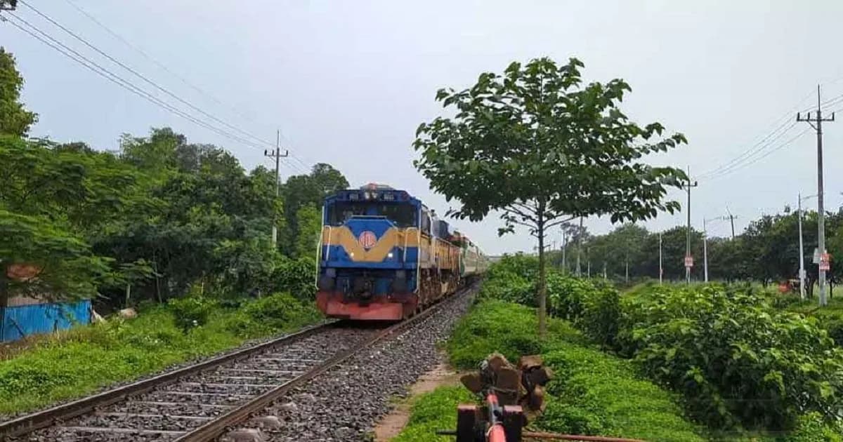 রাবি শিক্ষার্থীকে মারধর : ৮ ঘণ্টা পর স্বাভাবিক রেল চলাচল