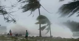 ৬ অঞ্চলে দমকা হাওয়া ও বজ্রবৃষ্টির আভাস, নদীবন্দরে সতর্কতা