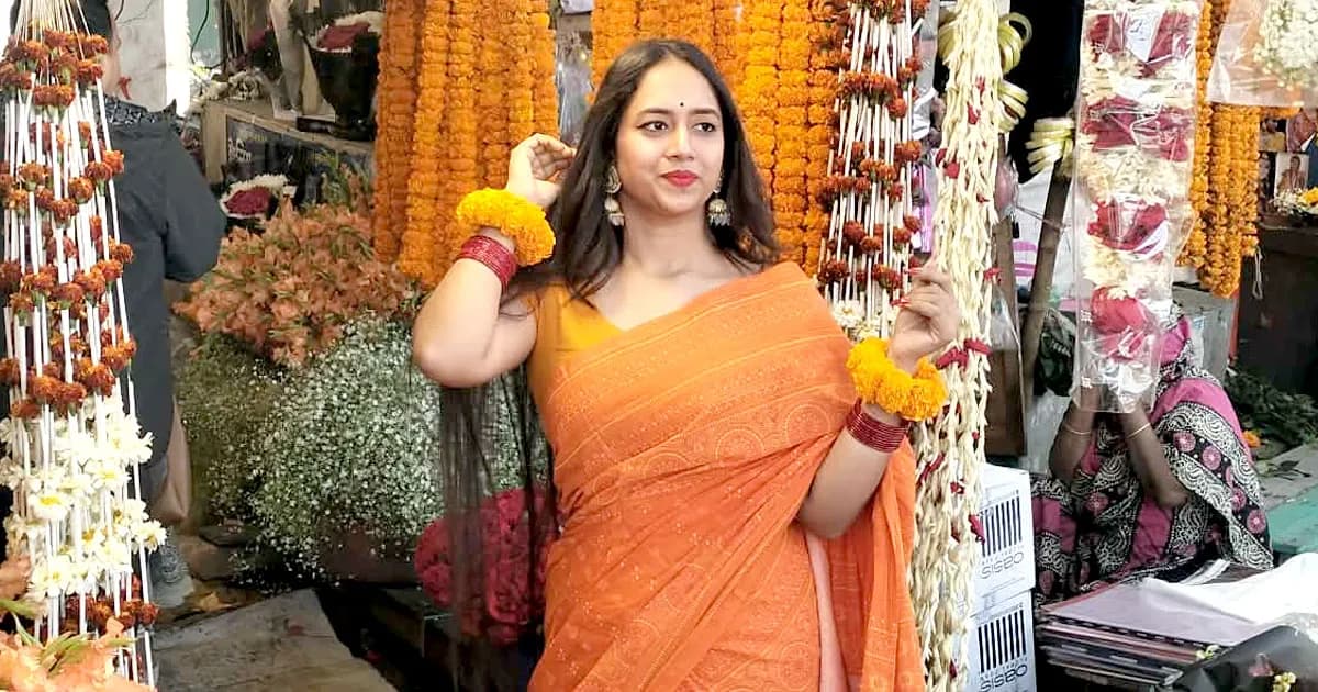 ‘ফুল ফুটুক আর না-ই ফুটুক আজ বসন্ত’, উৎসবে মেতেছে দেশ