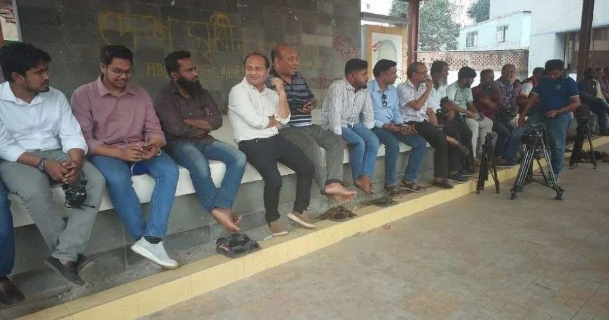 শিক্ষামন্ত্রীর সভা ঘিরে উত্তেজনা, বর্জন করল সাংবাদিকরা