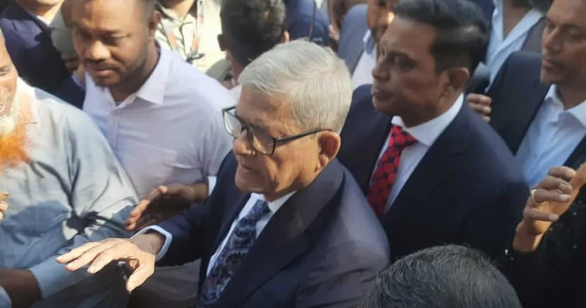 পায়ে হেঁটেই সংসদ প্রাঙ্গণে গেলেন মির্জা ফখরুলসহ নবনির্বাচিত এমপিরা