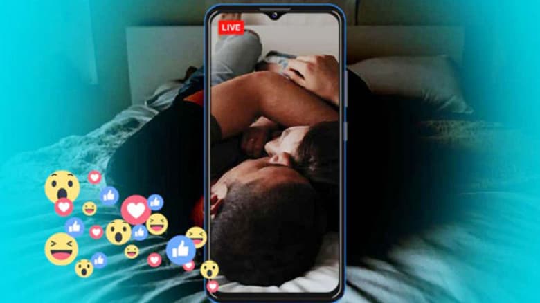 স্বামীর সঙ্গে ঘনিষ্ঠতার সময় ফেসবুকে লাইভ, অতঃপর...