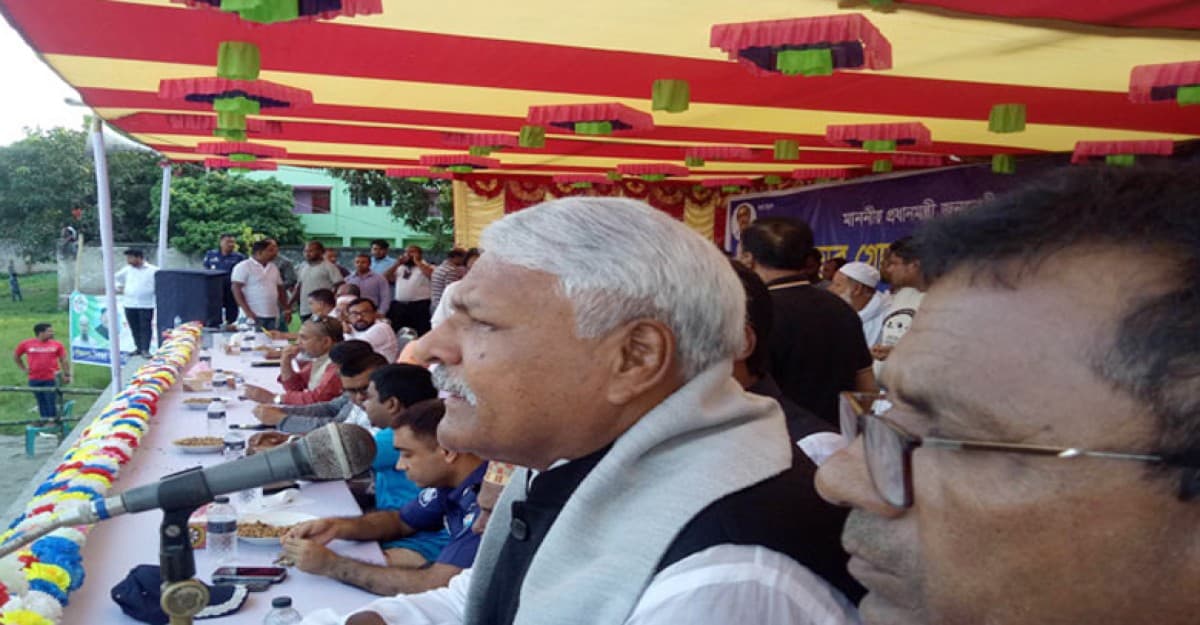 বেড়ায় মেয়র গোল্ডকাপ ফুটবল টুর্নামেন্ট শুরু