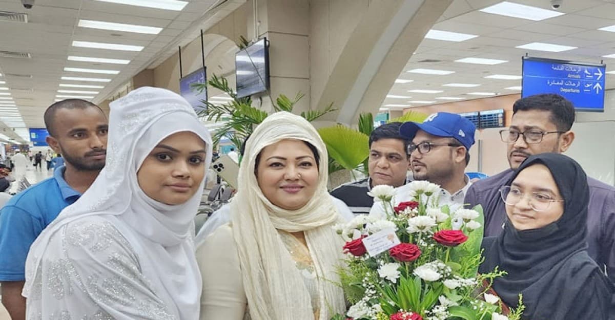 গান গাইতে সৌদি গেলেন মমতাজ