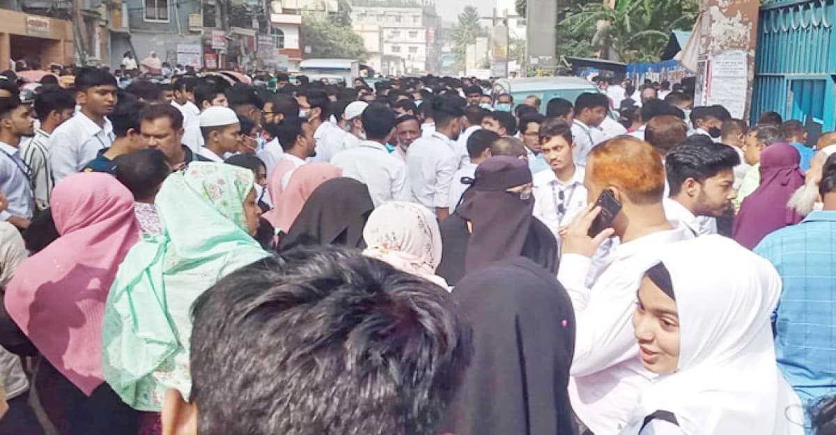 এইচএসসির প্রথম দিনে অনুপস্থিত ১৫ হাজার