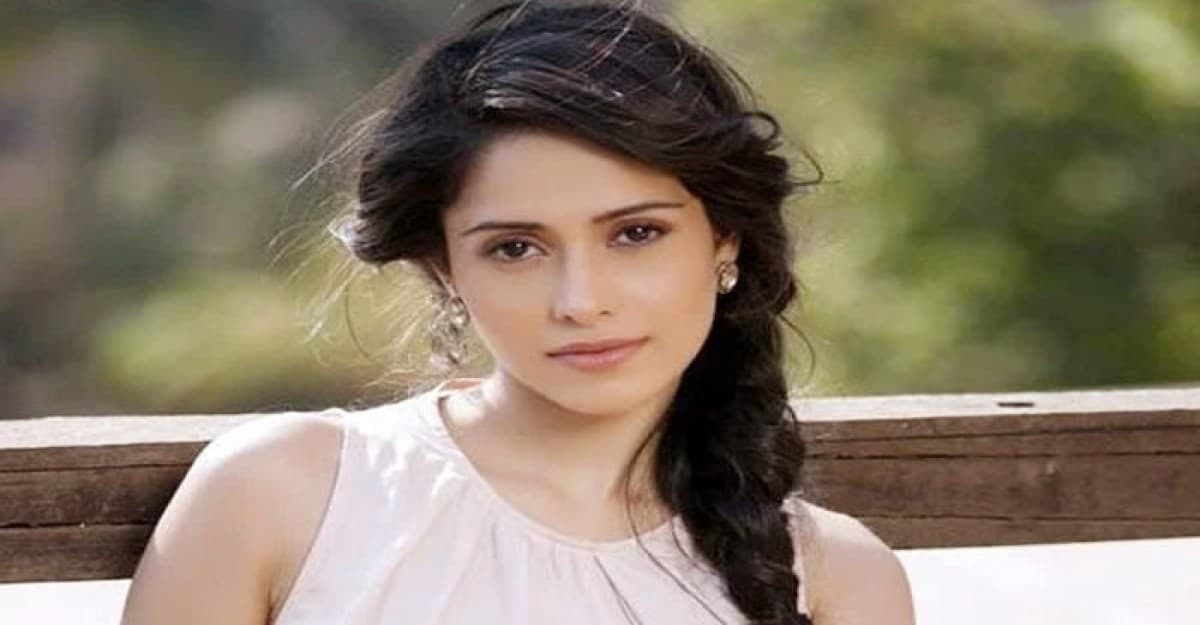 সিনেমাটির শুটিংয়ে গিয়ে বিপাকে অভিনেত্রী নুসরাত