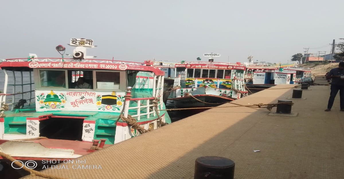 মুন্সীগঞ্জ-নারায়ণগঞ্জ নৌপথ এখন মৃত্যু ফাঁদ