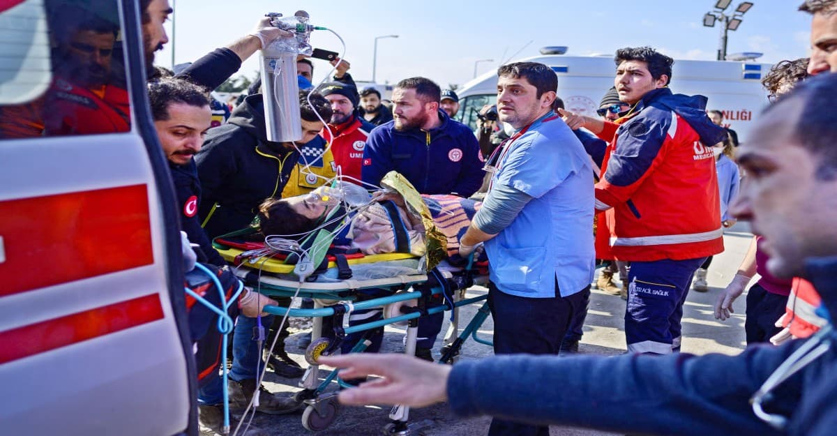 তুরস্কে ২২২ ঘণ্টা পর ধ্বংসস্তূপ থেকে জীবিত নারী উদ্ধার