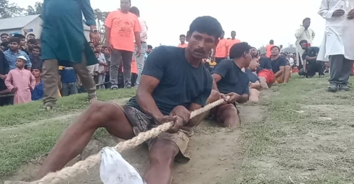 ধামরাইয়ে ঐতিহ্যবাহী রশিটান খেলা